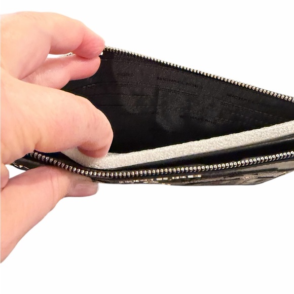 Michael Kors Nouveau Novelty Empire State Building Wristlet Applique NWT - Picture 5 of 11